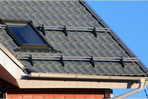 Снегозадержатель кровельный GRAND LINE RAL 3005 красное вино L 3000 мм D 40*20 мм в Ангарске